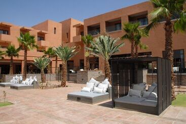 هتل Oasis Palm