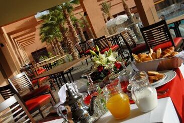 هتل Oasis Palm