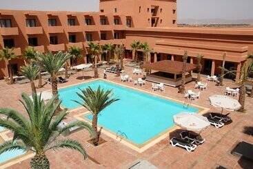 هتل Oasis Palm