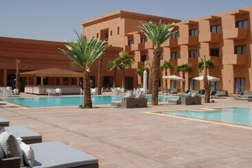 هتل Oasis Palm