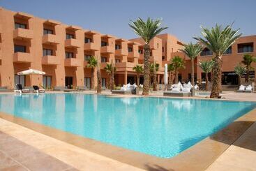 هتل Oasis Palm
