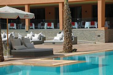 هتل Oasis Palm