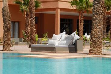 هتل Oasis Palm