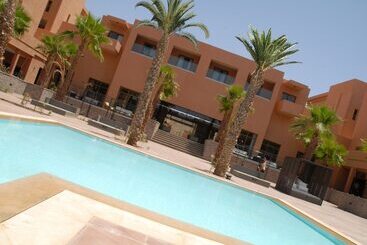 هتل Oasis Palm
