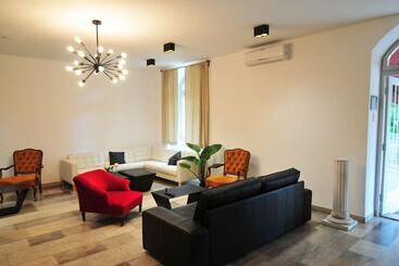هتل Villa Laurel