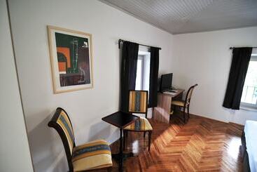 هتل Villa Laurel