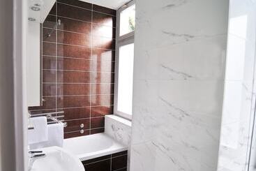 هتل Villa Laurel