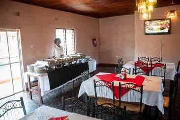 هتل Woodlands Lodge & Tours