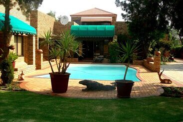 پانسیون Boga Legaba Guest House & Conference Centre