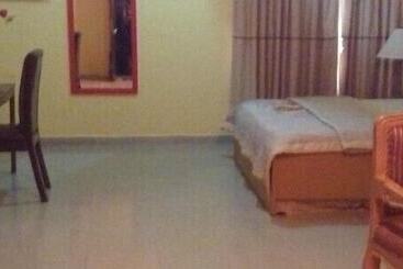 Pinnacle Hotels And Suites