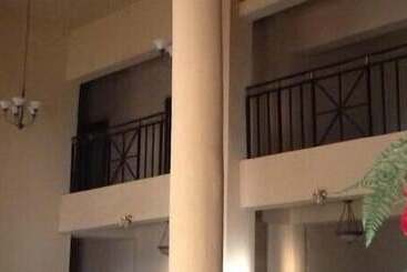 Pinnacle Hotels And Suites