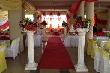 Pinnacle Hotels And Suites