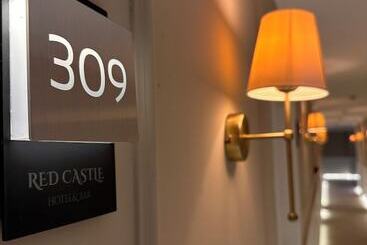 Red Castle Hotel & Pub
