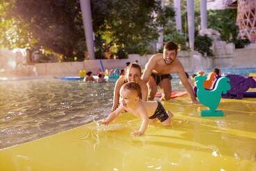 هتل Center Parcs Villages Nature Paris