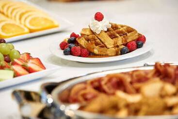 هتل Homewood Suites By Hilton North Bay