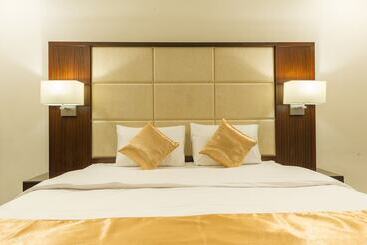 هتل Laten Suites Prince Sultan