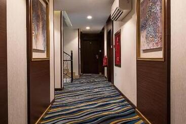 هتل Laten Suites Prince Sultan