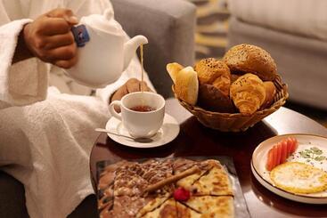 هتل Laten Suites Prince Sultan