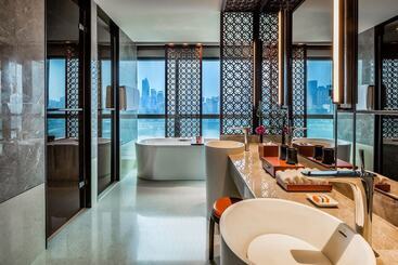 هتل Regent Chongqing   Complimentary 1st Round Mini Bar Daily