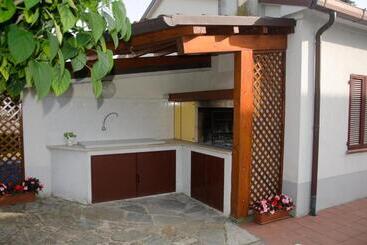 تختخواب و صبحانه La Coccinella