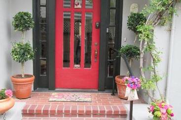 تختخواب و صبحانه My Rosegarden Guest Rooms