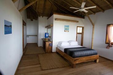 هتل Canoa Suites