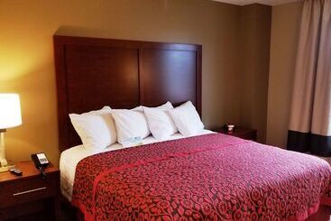 هتل Days Inn By Wyndham Brooklyn Marine Park