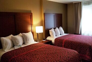 هتل Days Inn By Wyndham Brooklyn Marine Park