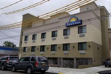 هتل Days Inn By Wyndham Brooklyn Marine Park