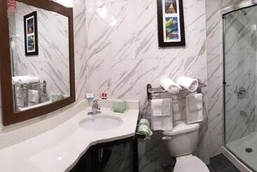 هتل Days Inn By Wyndham Brooklyn Marine Park