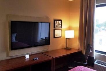 هتل Days Inn By Wyndham Brooklyn Marine Park