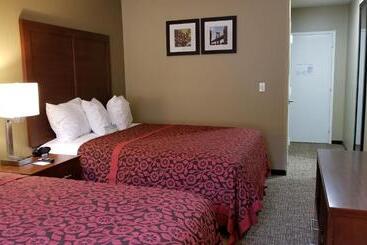هتل Days Inn By Wyndham Brooklyn Marine Park