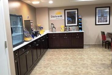 هتل Days Inn By Wyndham Brooklyn Marine Park