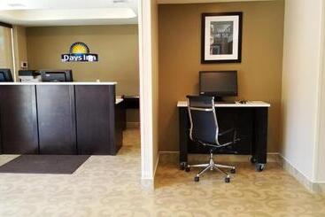 هتل Days Inn By Wyndham Brooklyn Marine Park