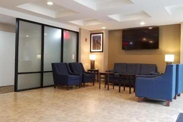هتل Days Inn By Wyndham Brooklyn Marine Park