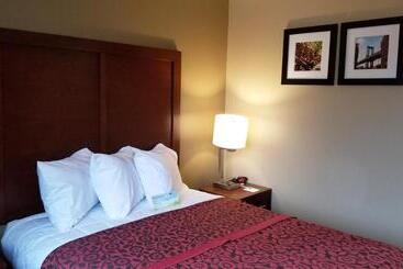 هتل Days Inn By Wyndham Brooklyn Marine Park