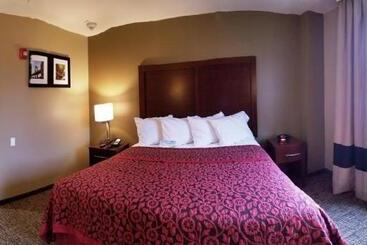هتل Days Inn By Wyndham Brooklyn Marine Park