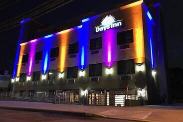 هتل Days Inn By Wyndham Brooklyn Marine Park