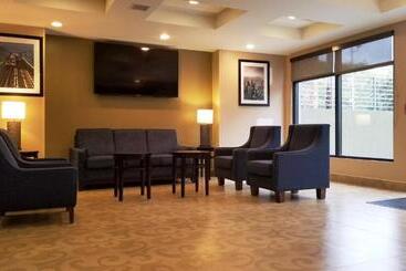 هتل Days Inn By Wyndham Brooklyn Marine Park