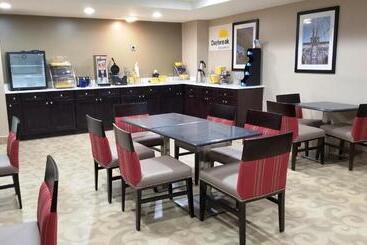 هتل Days Inn By Wyndham Brooklyn Marine Park