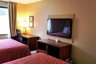 هتل Days Inn By Wyndham Brooklyn Marine Park