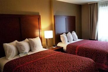 هتل Days Inn By Wyndham Brooklyn Marine Park