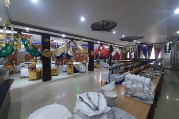 هتل Platinum Plaza