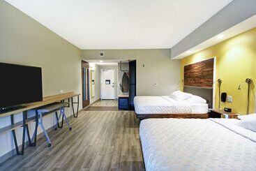 هتل Tru By Hilton Portland Airport Area