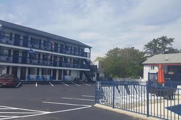 Island View Motel