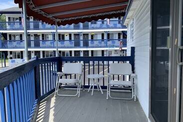 Island View Motel