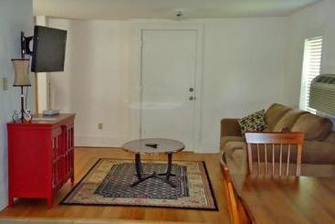 مُتل Adirondack Inn