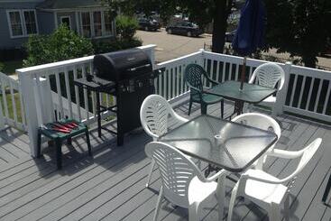 Sandpiper Beachfront Motel