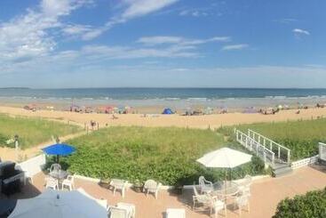 Sandpiper Beachfront Motel
