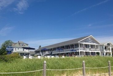 Sandpiper Beachfront Motel